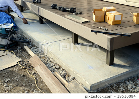 Wood deck 19510094