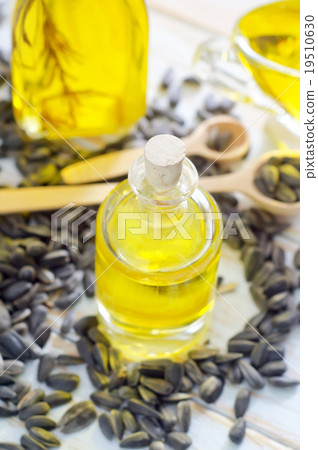 sunflower seeds and oil 19510630