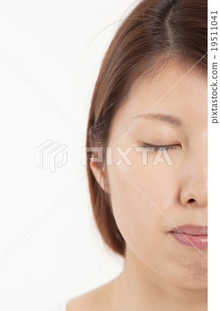 Close-up of Arasa women's face 19511041