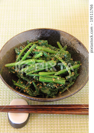 Sesame with spinach 19511766