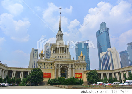 Shanghai Exhibition Center Shanghai Exhibition Center 19517694