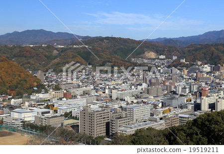 View Matsuyama Castle from the northeast, the direction of the Ita district. The front is Ehime University. View Matsuyama Castle from the northeast, the direction of the Ita district. The front is Ehime University. 19519211