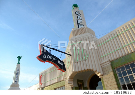 沿66號公路（汽車旅館）的風景 19519652