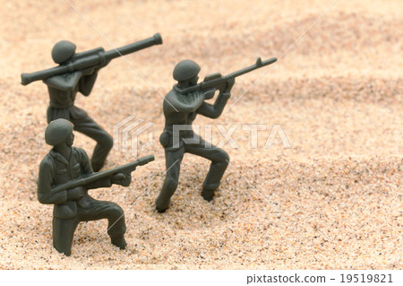 攻擊士兵：行動中的士兵 19519821