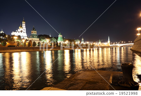 Night view of the Kremlin, Moscow, Russia Night view of the Kremlin, Moscow, Russia 19521998