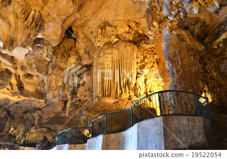 Beautiful limestone formation in Kek Lok Tong Cave 19522054