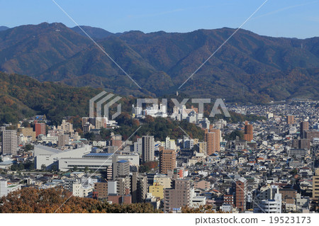 View from the Matsuyama Castle East, Dogo direction. (Himekin Hall on the front, Dogo Park in the center, Daishi Daishi in the back can be seen) View from the Matsuyama Castle East, Dogo direction. (Himekin Hall on the front, Dogo Park in the center, Daishi Daishi in the back can be seen) 19523173