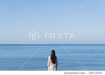 Female solitary travel 19523367