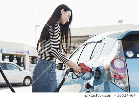 Female solitary travel 19524464