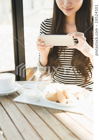 女性孤獨的旅行 女性孤獨的旅行 19524501
