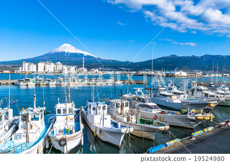 [靜岡]塔古那拉港，富士山和漁船 19524980