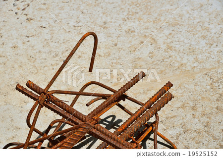 Rusty corroded stained metal wire fitting armature Rusty corroded stained metal wire fitting armature 19525152