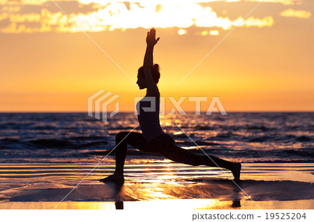 woman practicing yoga 19525204