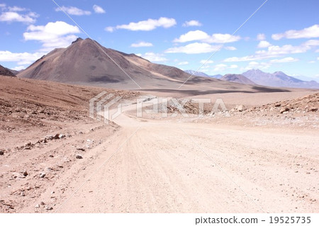 南美智利北阿塔卡馬高地，繼續向安第斯山脈的天空道路 19525735