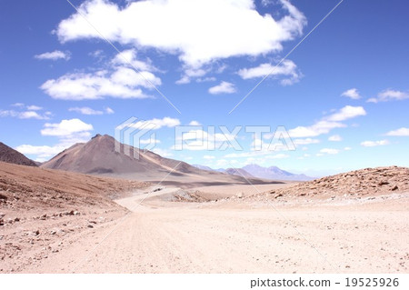 南美智利北阿塔卡馬高地,繼續向安第斯山脈的天空道路 南美智利北阿塔卡馬高地,繼續向安第斯山脈的天空道路 19525926