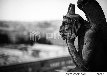 Stone statue of Notre Dame 19529284