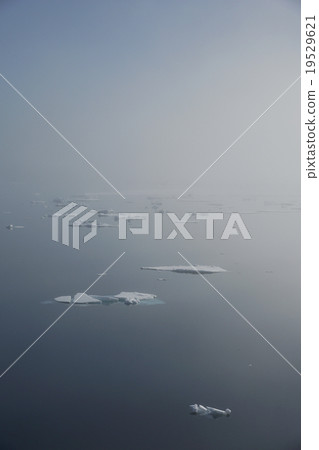 Arctic Ocean Scenery 19529621
