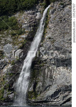 瀑布 19529707
