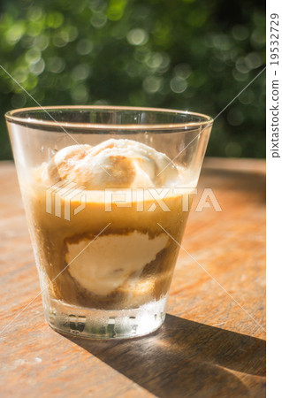 Glass of vanilla ice cream affogato coffee 19532729