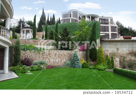 Terraced landscaping 19534712