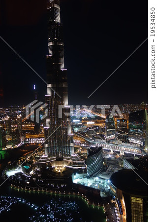 Night view of Dubai Burj Khalifa 19534850