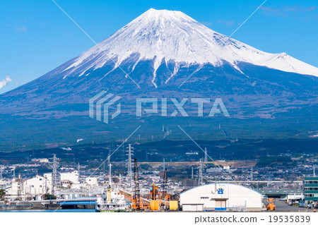 [Shizuoka Prefecture] Tagonoura, Mt. Fuji and industrial area 19535839