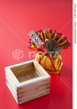 Sake and New Year decoration 19536162