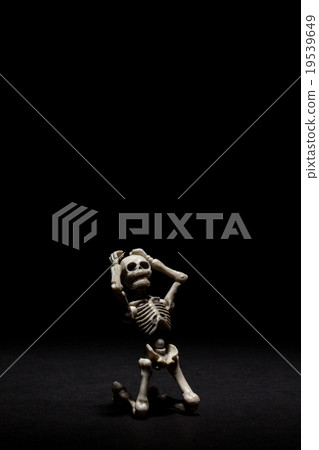 骷髏在黑暗中受苦 骷髏在黑暗中受苦 19539649