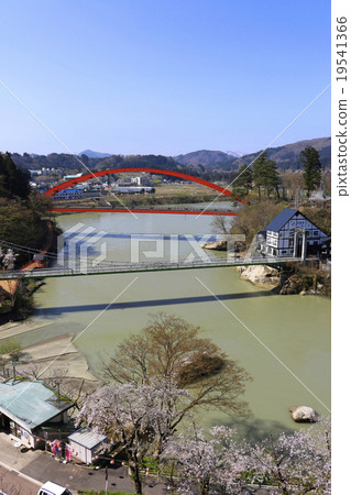 Fukuman在春天從Kuranji寺廟的珍寶的精神視圖 19541366