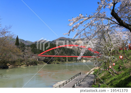 Fukuman在春天從Kuranji寺廟的珍寶的精神視圖 19541370