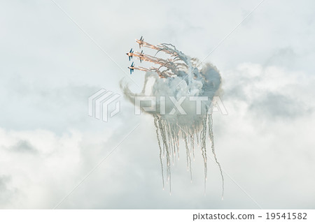 aviafighters SU-27 let out thermal traps 19541582