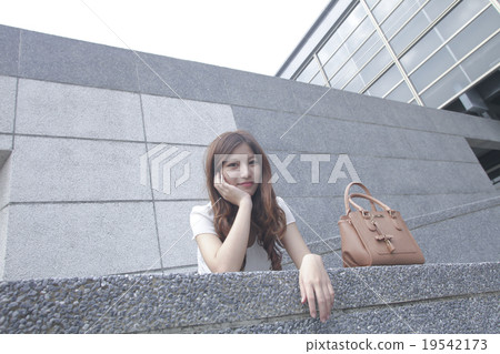 在午休期間從公司看的一名婦女2 19542173