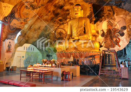 Perak Tong cave temple 19543629