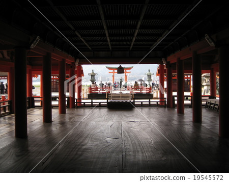 Itsukushima shrine grounds 19545572