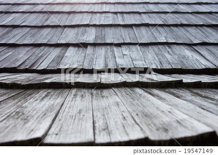 Old wooden shingle roof 19547149