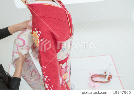 fitting, kimono, coming-of-age celebration 19547960