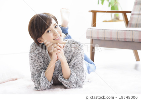 年輕的女士 19549006