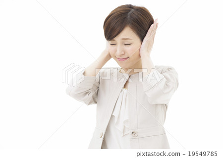 young woman      19549785