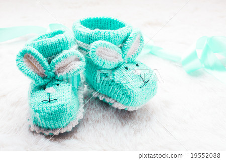 Knitted baby booties Knitted baby booties 19552088