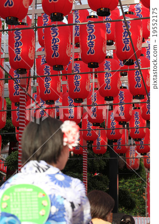廣島縣Sanfumi節日浴場到達開始儀式大祭司 19552175