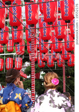 廣島縣Sanfumi節日浴場到達開始儀式大祭司 廣島縣Sanfumi節日浴場到達開始儀式大祭司 19552176