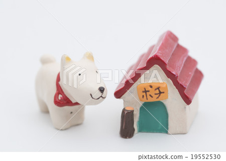 狗和狗屋的裝飾品 狗和狗屋的裝飾品 19552530
