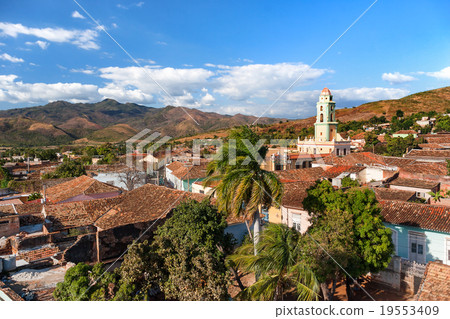 Colonial town cityscape of Trinidad, Cuba. 19553409