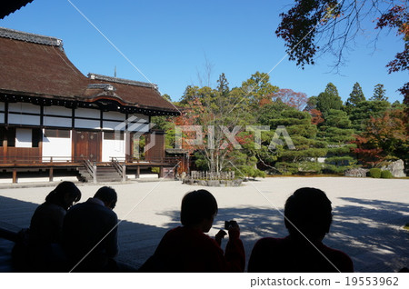 京都觀光景點“Ninna-ji”：大廳和南園 19553962