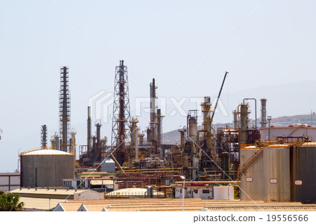 Oil processing plant in industrial zone. 19556566