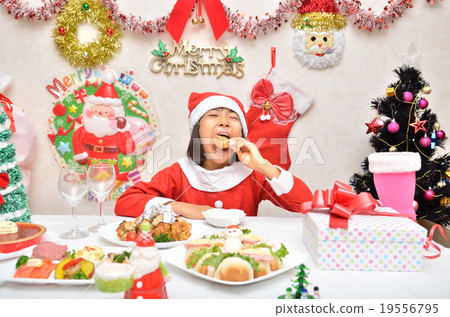 Santa Claus costume girls eating chicken 19556795