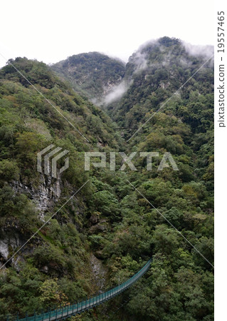 台灣花蓮太魯閣谷亞努口懸索橋 台灣花蓮太魯閣谷亞努口懸索橋 19557465