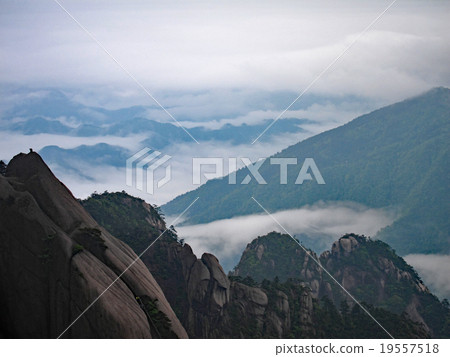 Huangshan, a famous mountain in China 19557518