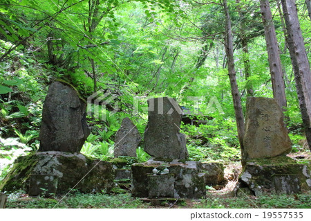 在山第1部分的石頭紀念碑：古代部分13的石頭紀念碑 19557535
