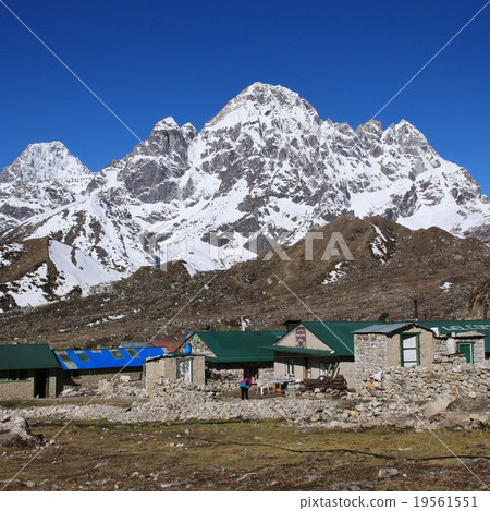 Small village Thagnak and Mt Phari Lapcha 19561551
